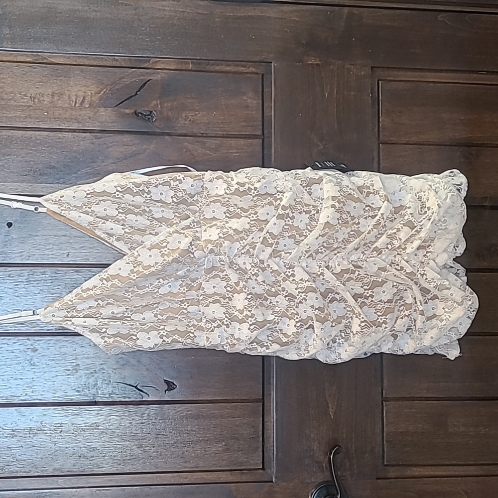 Medium Lulus lace over lay dress NWT